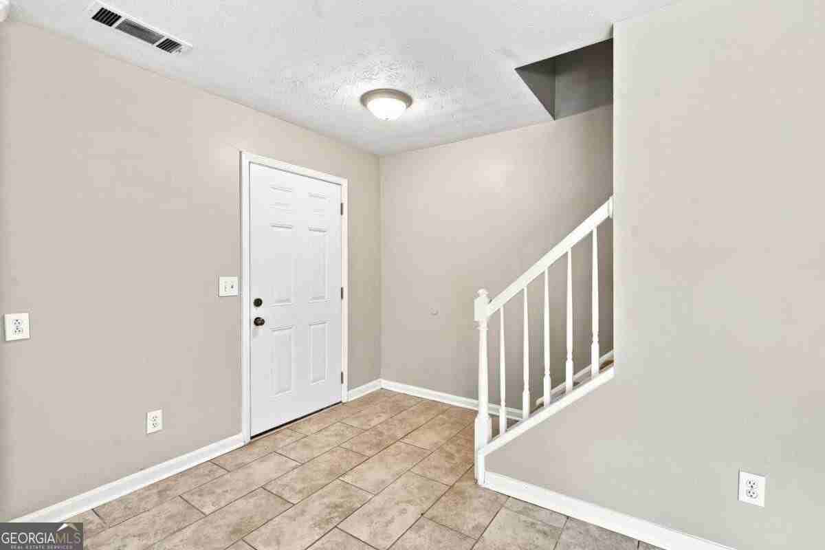 5557 Clover Rise Ln - Photo 5 of 23