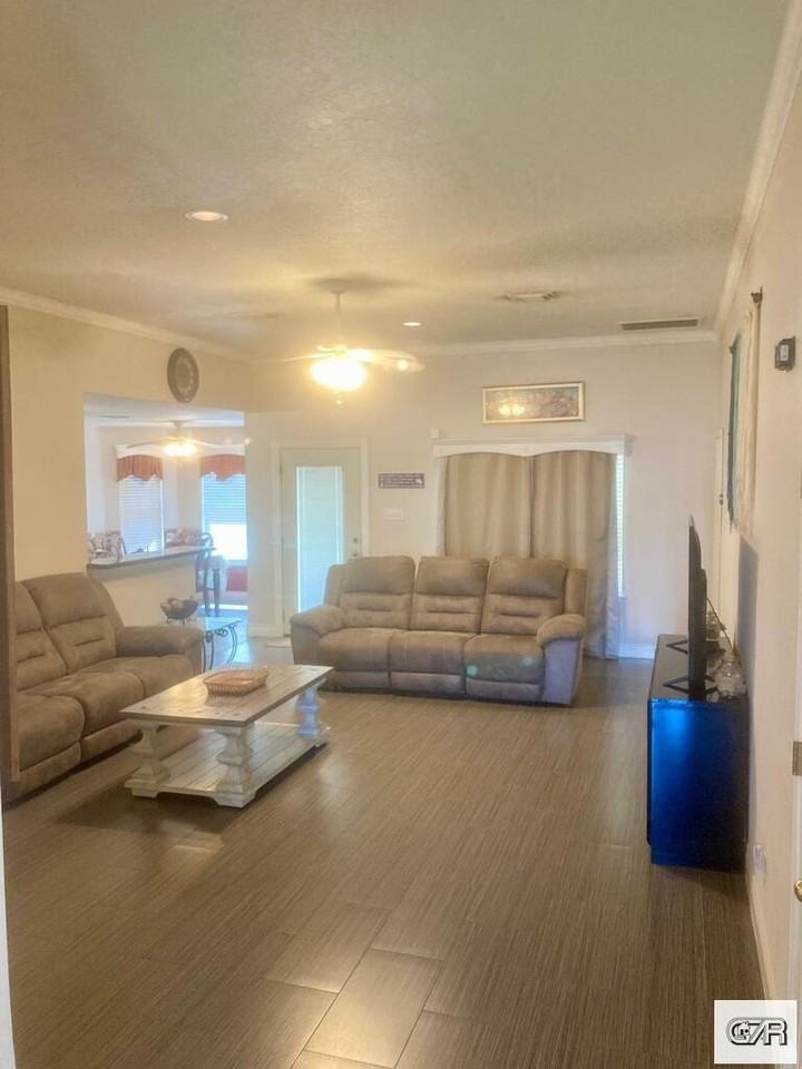 10 Clara Barton Ln - Photo 3 of 14