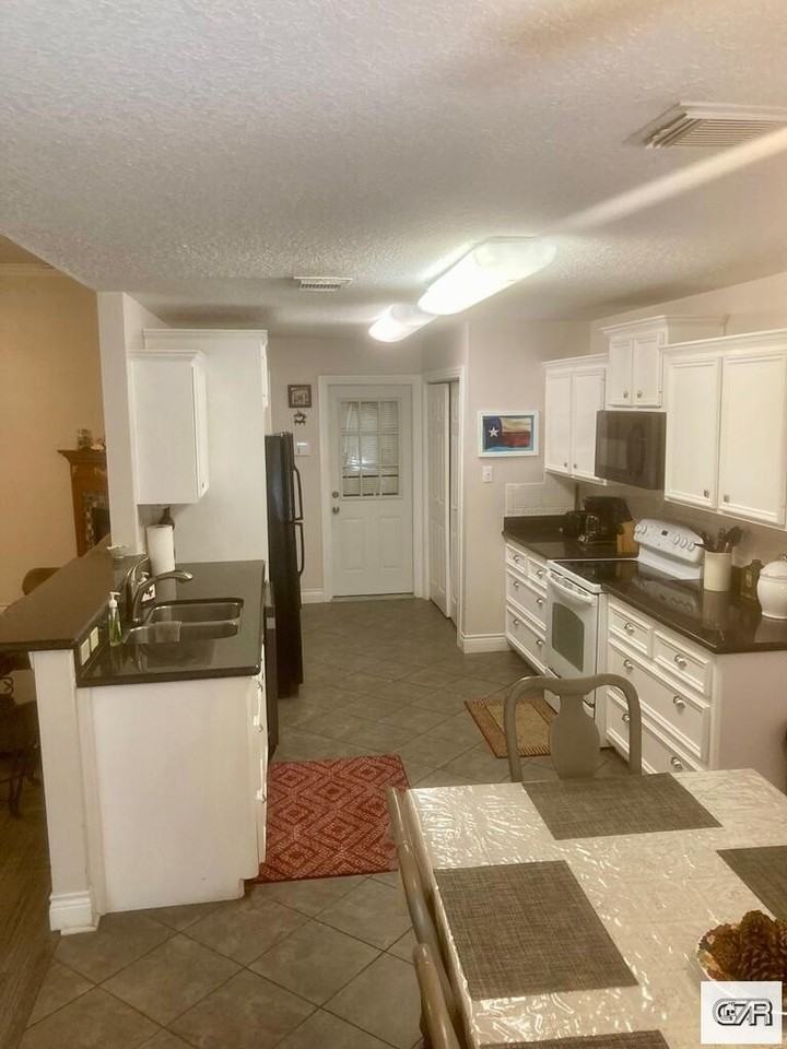 10 Clara Barton Ln - Photo 6 of 14