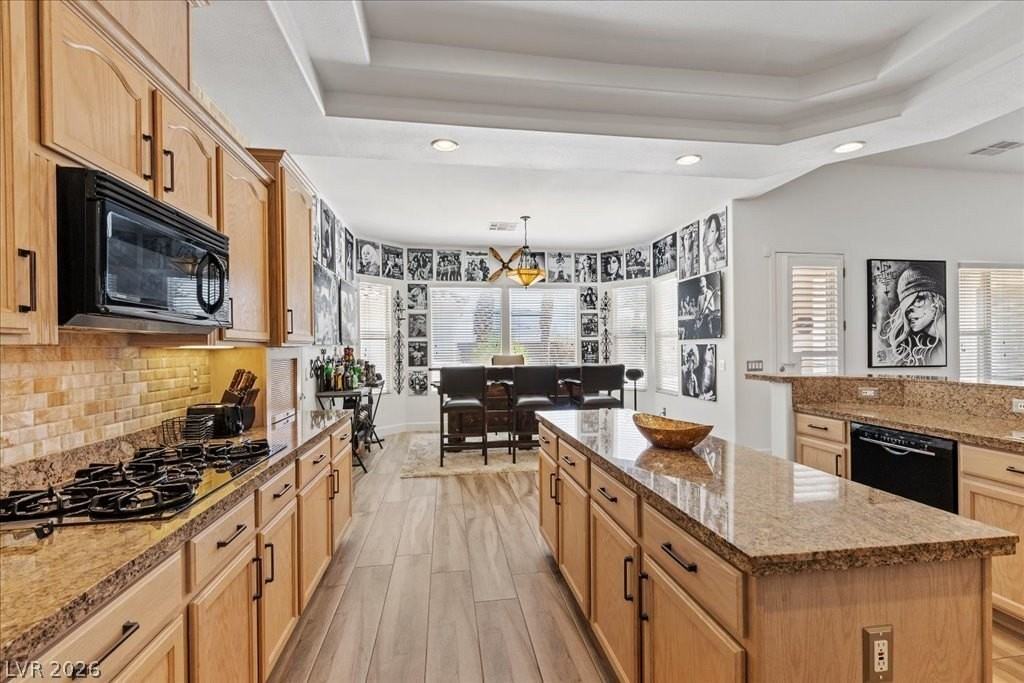 2204 Trident Maple St - Photo 6 of 50
