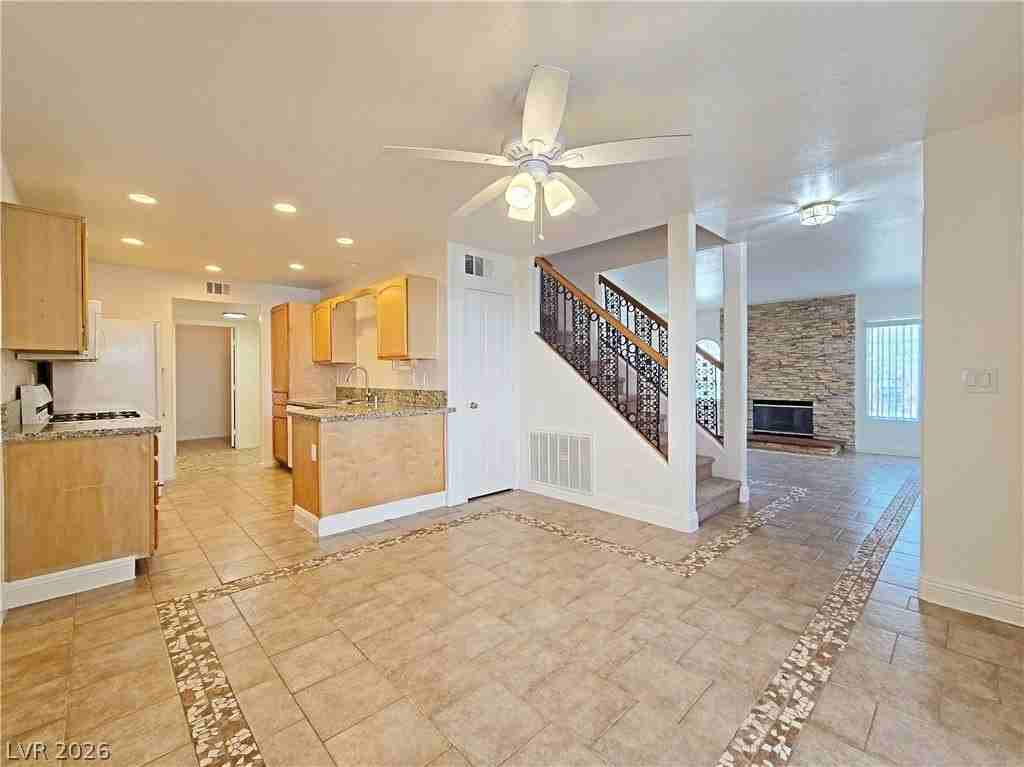 438 Winthrop Pl - Photo 2 of 39