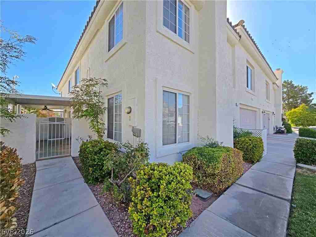 438 Winthrop Pl - Photo 4 of 39