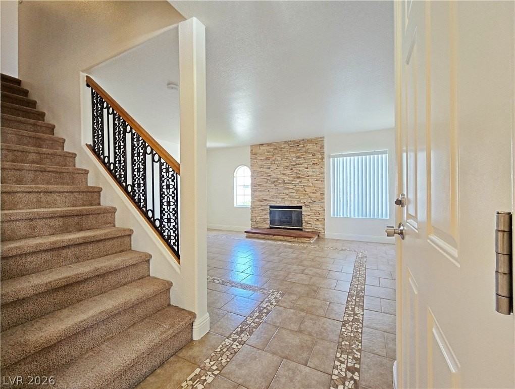 438 Winthrop Pl - Photo 6 of 39