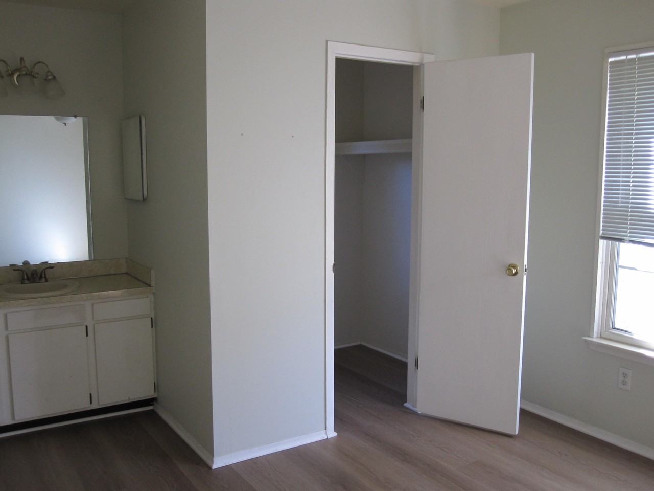 3238 Alpine Dr - Photo 6 of 25