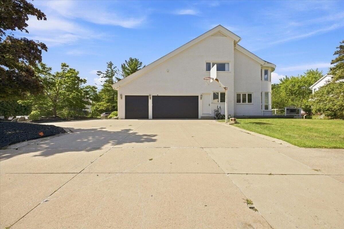 6122 Trailwood Ln - Photo 5 of 50