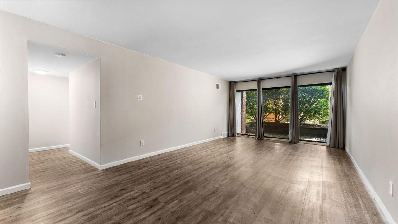 1225 S Maple Rd #105 - Photo 3 of 43