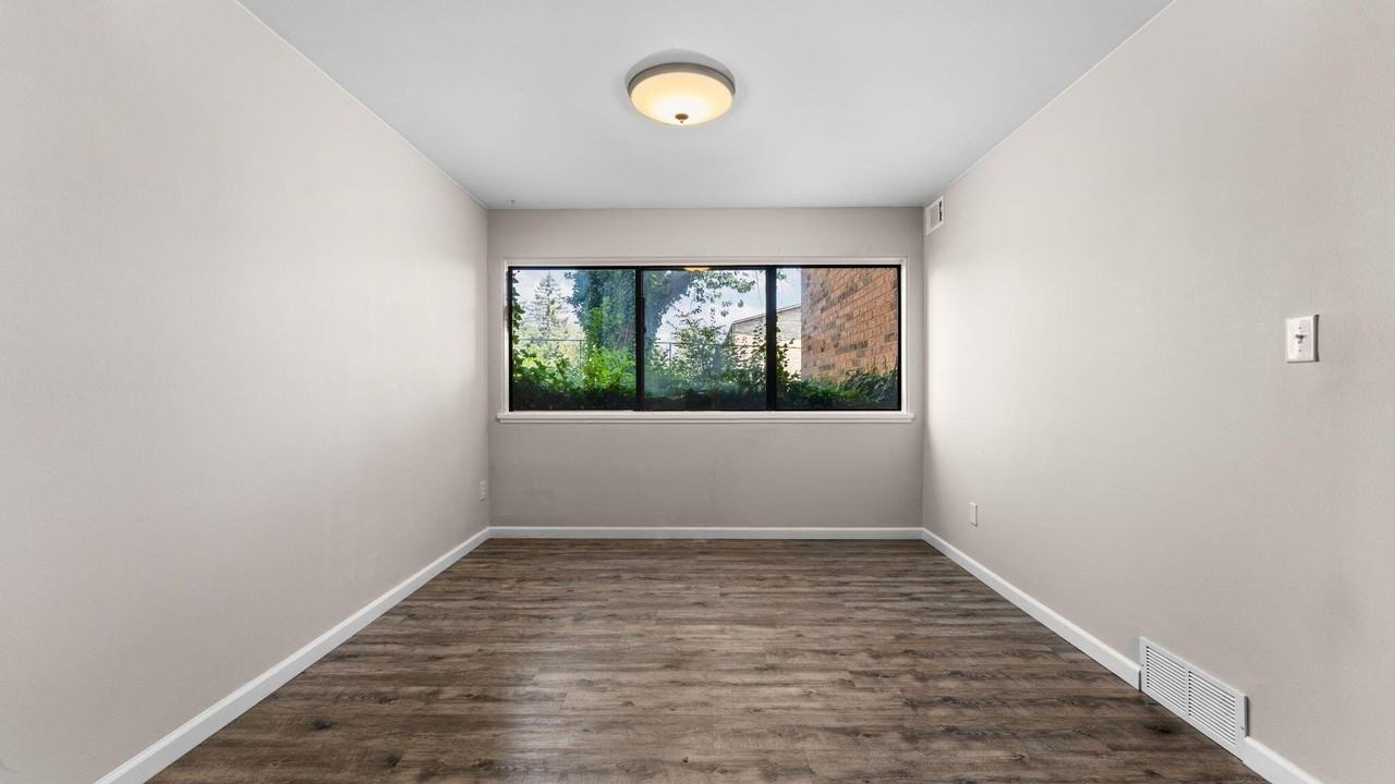 1225 S Maple Rd #105 - Photo 5 of 43
