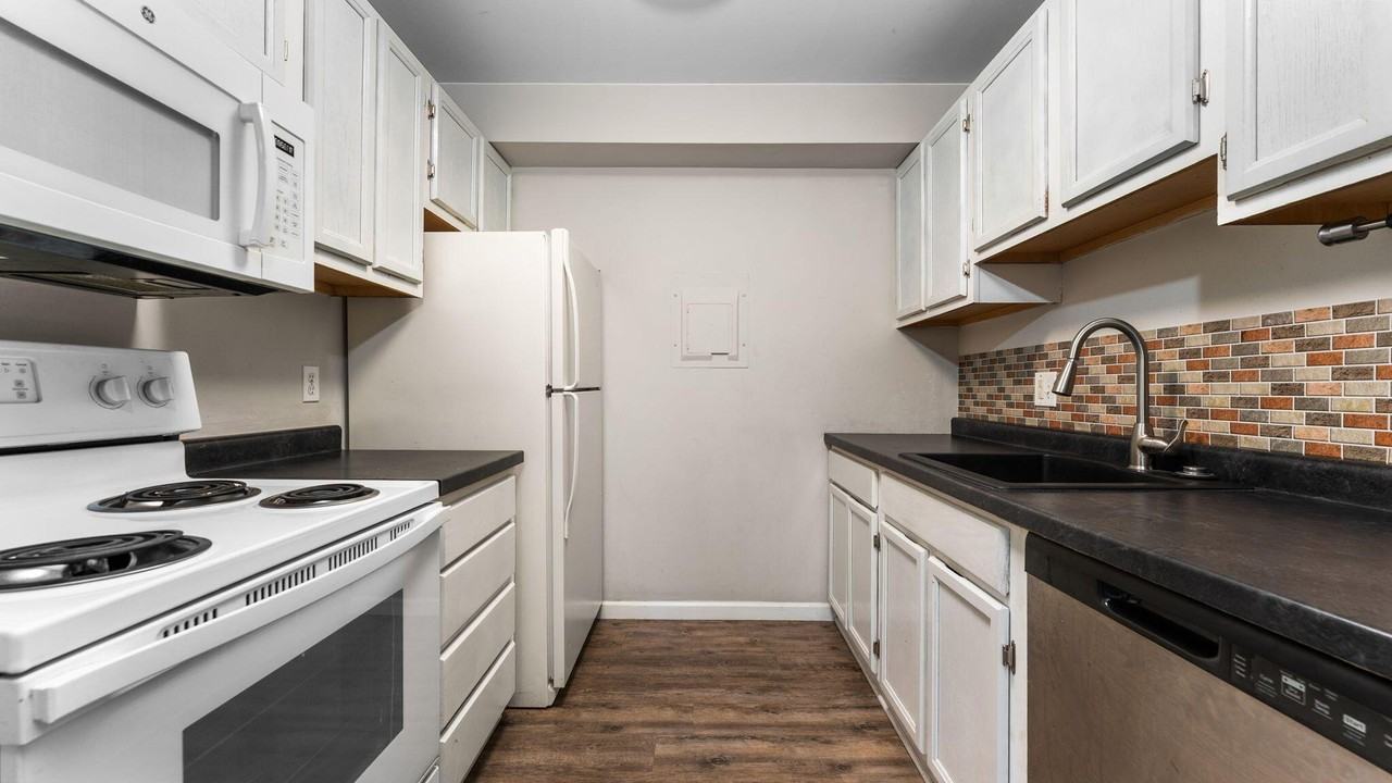 1225 S Maple Rd #105 - Photo 6 of 43