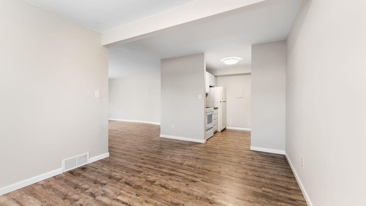 1225 S Maple Rd #105 - Photo 7 of 43