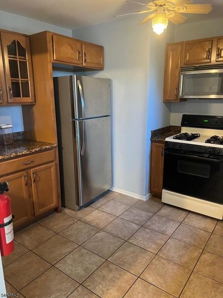 1105 N Oaks Blvd - Photo 2 of 14