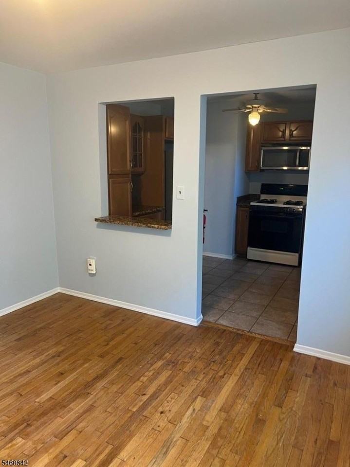 1105 N Oaks Blvd - Photo 4 of 14