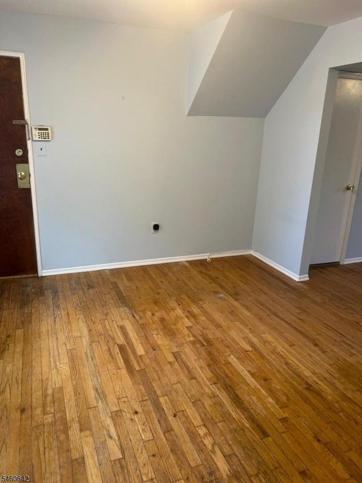 1105 N Oaks Blvd - Photo 5 of 14