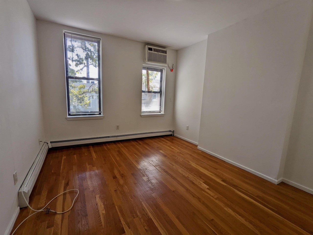374 2nd St #5 - Photo 4 of 12