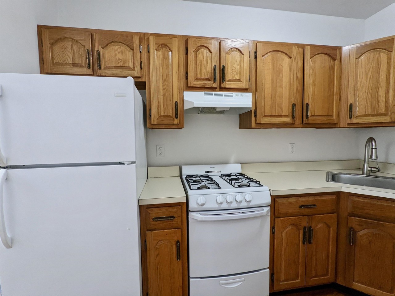 374 2nd St #5 - Photo 6 of 12