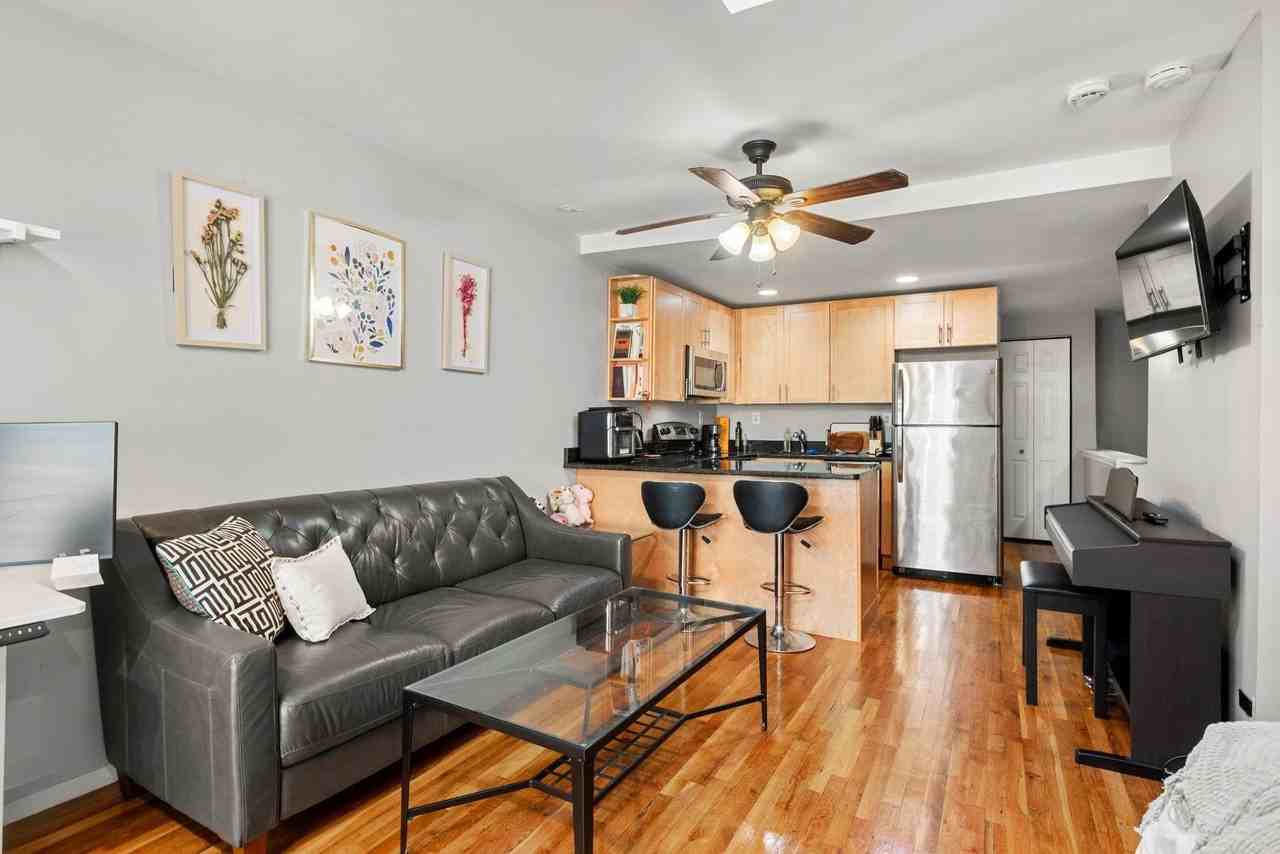 354 1st St #1R