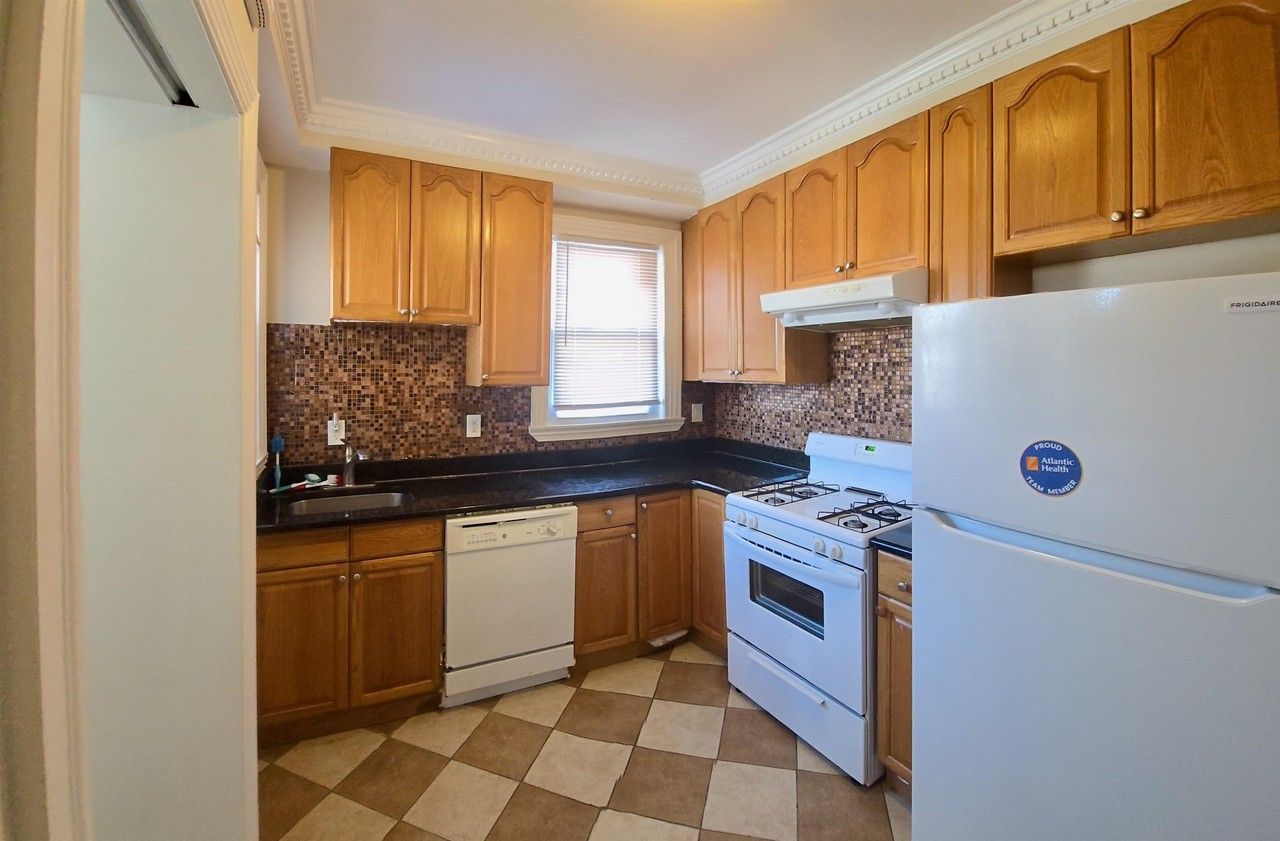 817 Avenue C #2R - Photo 4 of 12