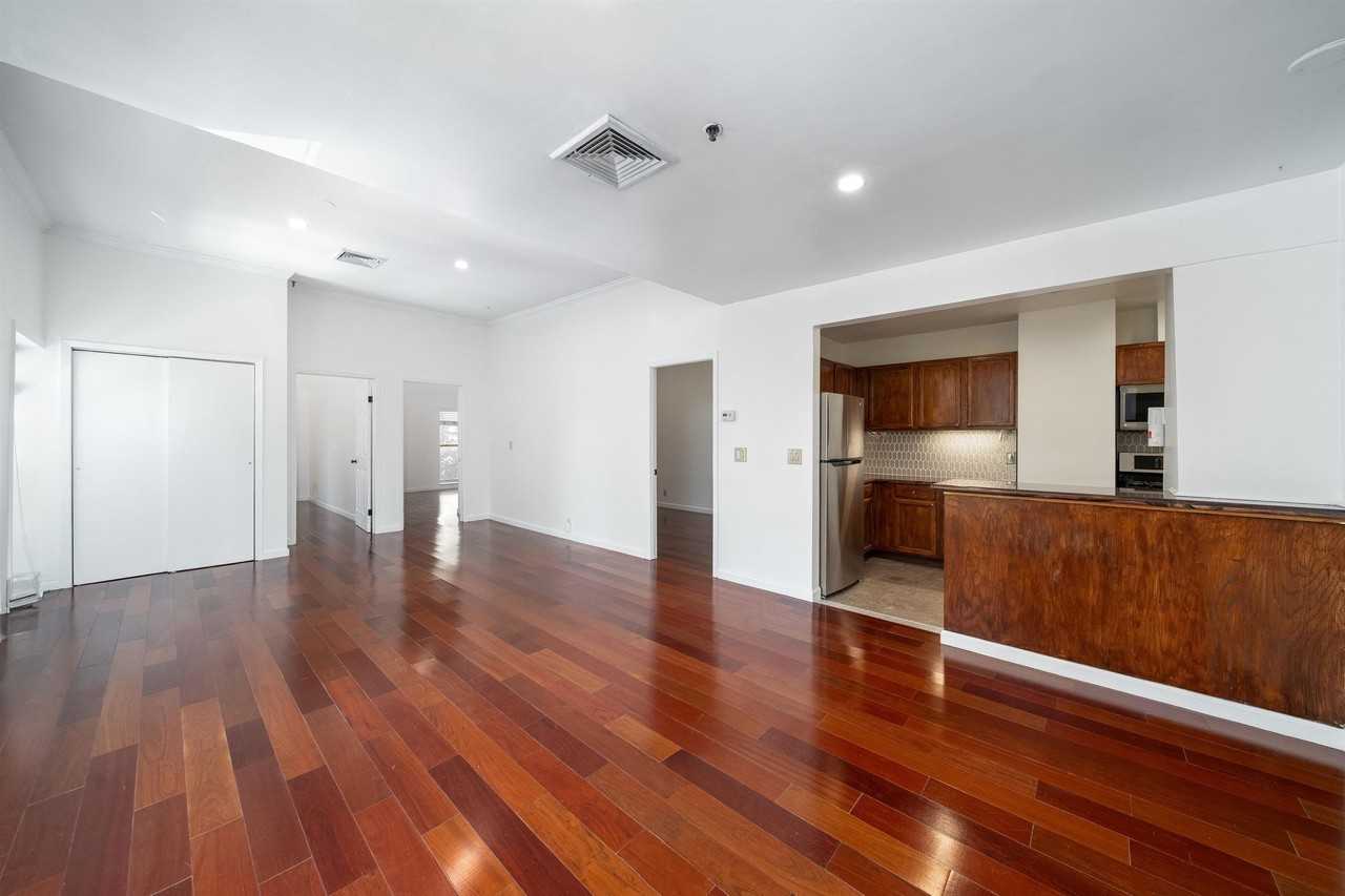 103 Montgomery St #3 - Photo 5 of 18