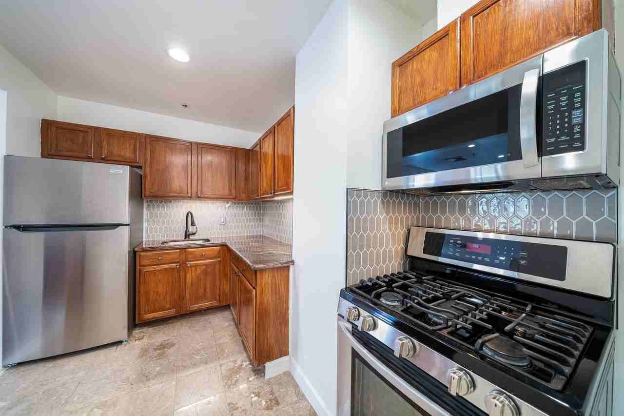 103 Montgomery St #3 - Photo 6 of 18