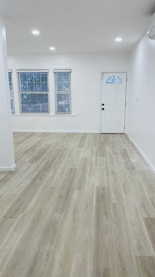 22 W 35th St #1 - Photo 2 of 18