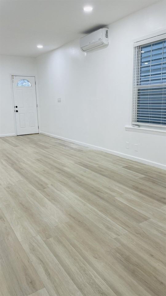 22 W 35th St #1 - Photo 3 of 18