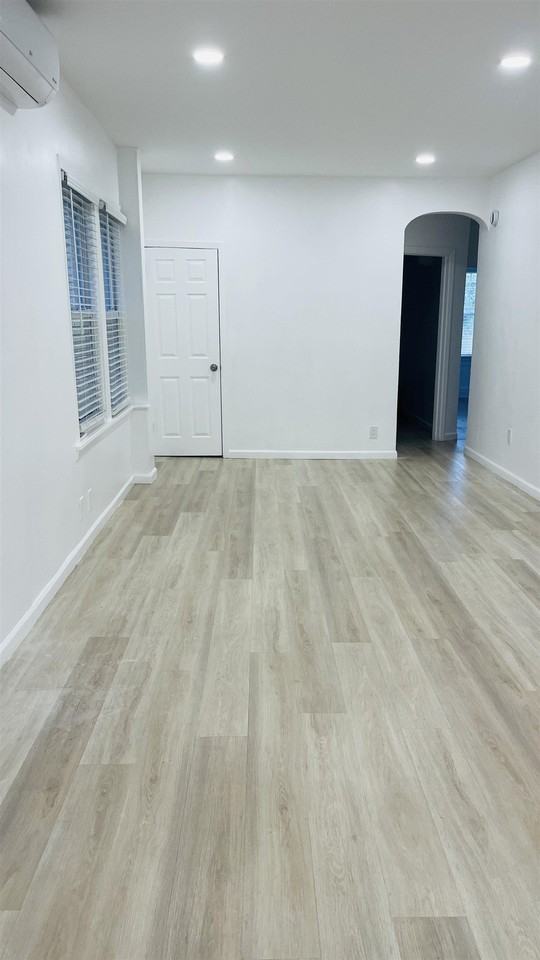 22 W 35th St #1 - Photo 5 of 18