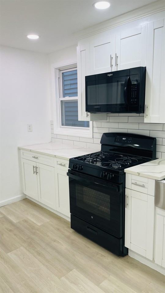 22 W 35th St #1 - Photo 6 of 18