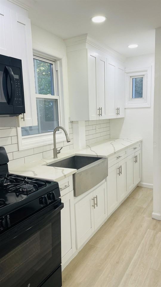 22 W 35th St #1 - Photo 7 of 18