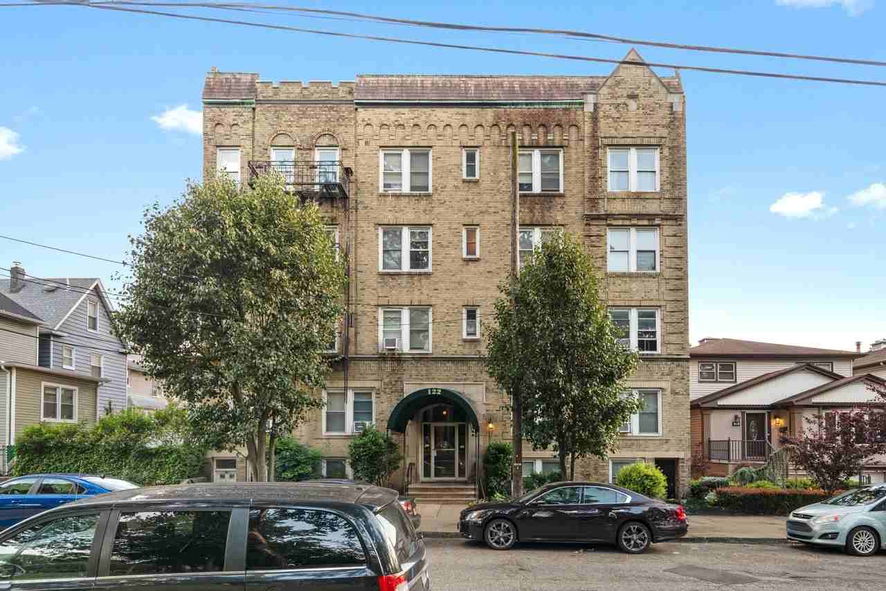 122 W 39th St #A4 - Photo 2 of 15
