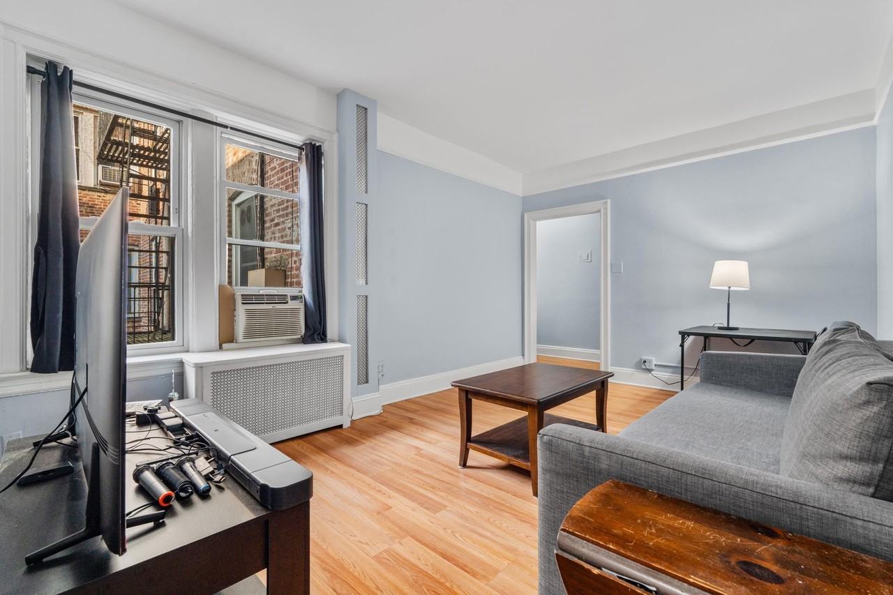 122 W 39th St #A4 - Photo 6 of 15