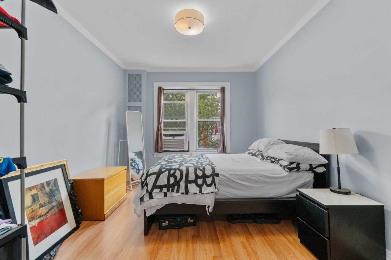 122 W 39th St #A4 - Photo 7 of 15