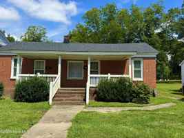 featured image of 1105 College St