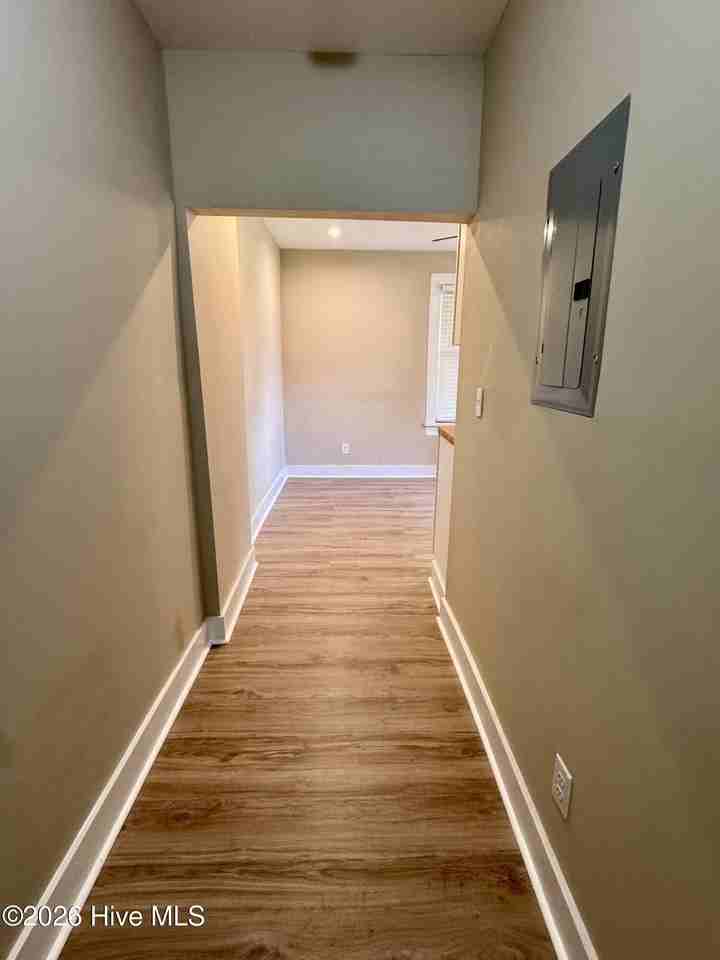 1105 College St - Photo 5 of 14