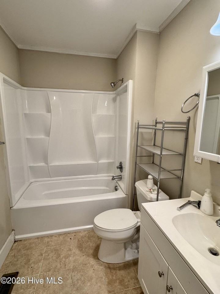 1105 College St - Photo 7 of 14