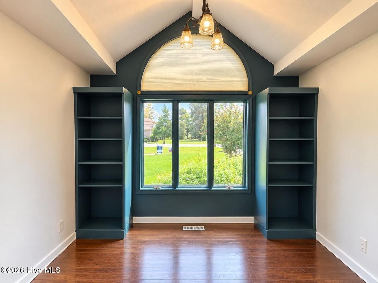 833 Pelican Dr - Photo 5 of 18