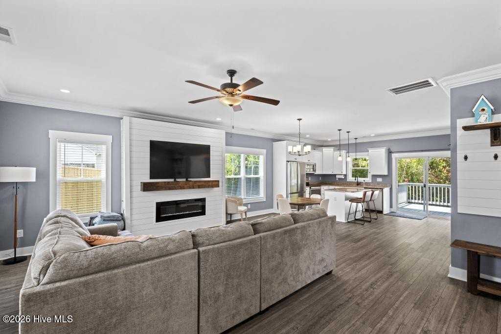 205 Bangor Ct - Photo 5 of 33