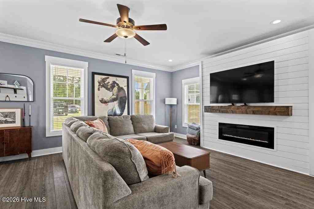 205 Bangor Ct - Photo 7 of 33