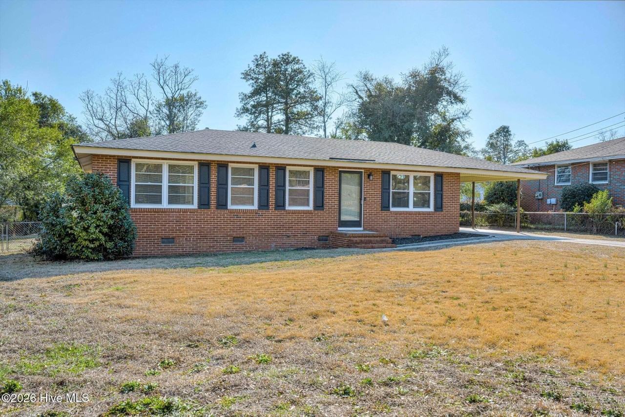 2234 Lee St - Photo 2 of 24