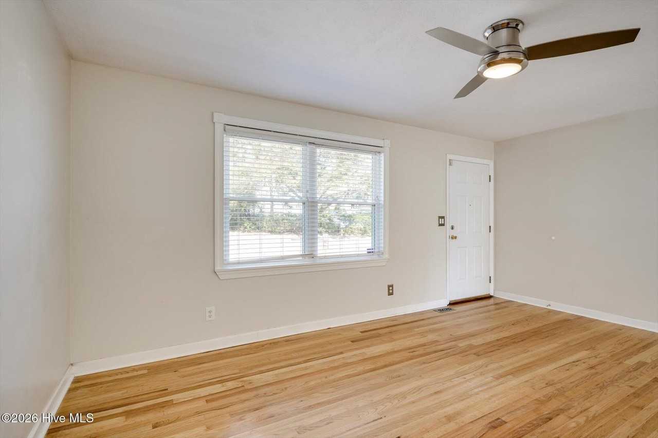 2234 Lee St - Photo 5 of 24