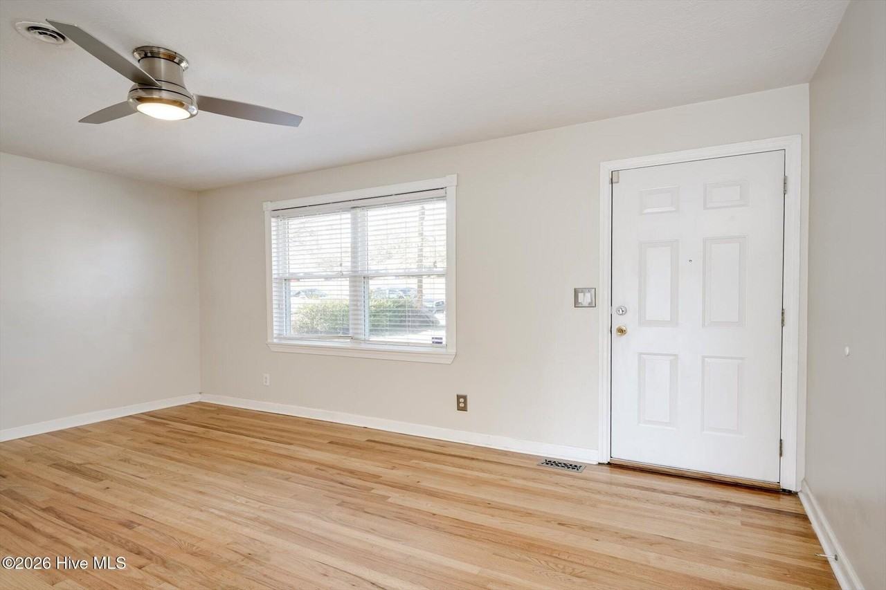 2234 Lee St - Photo 6 of 24