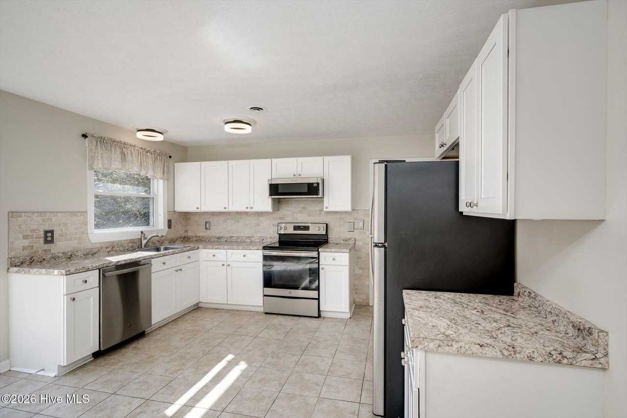 2234 Lee St - Photo 7 of 24