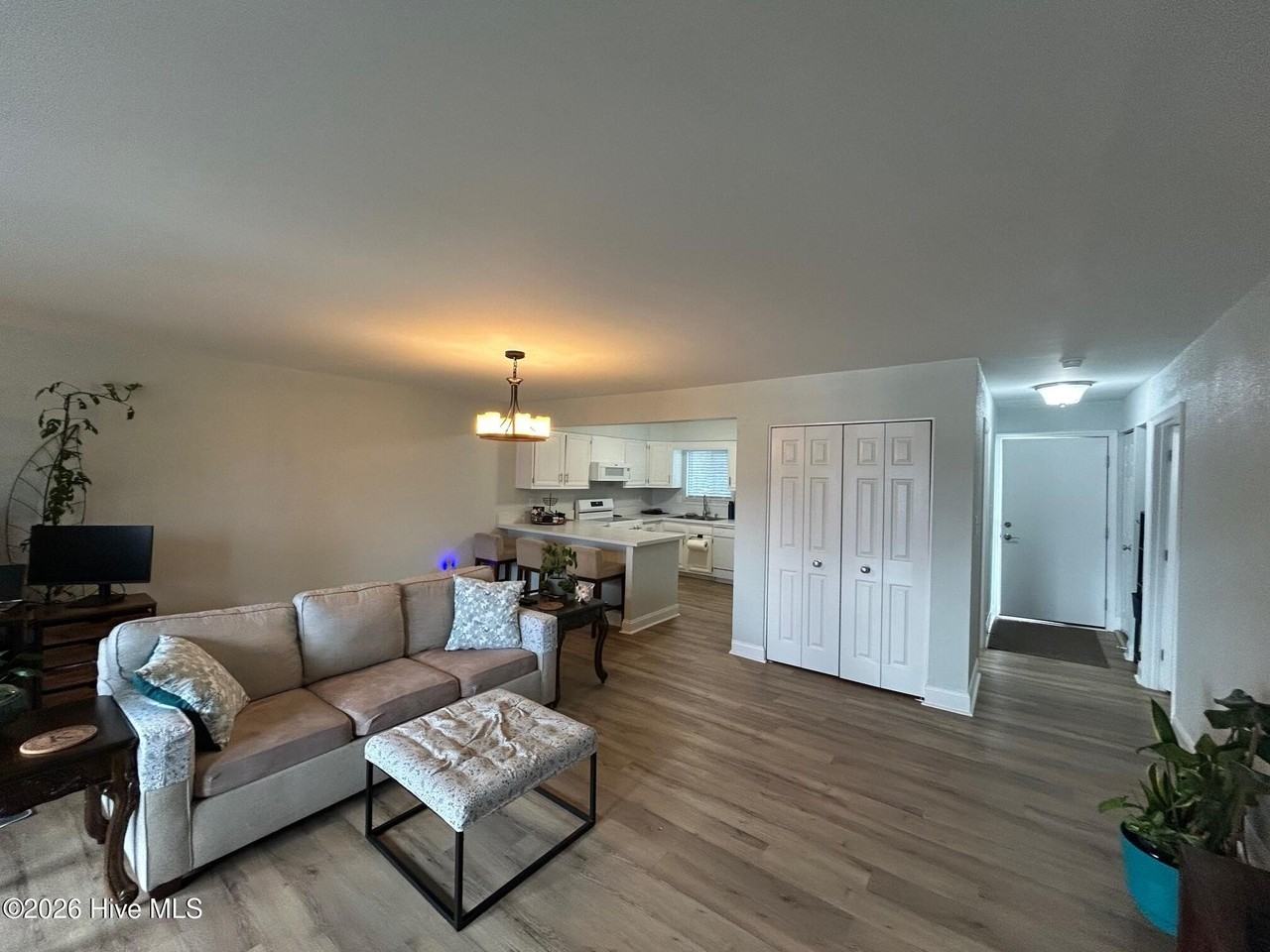 114 Dockside Dr - Photo 5 of 11
