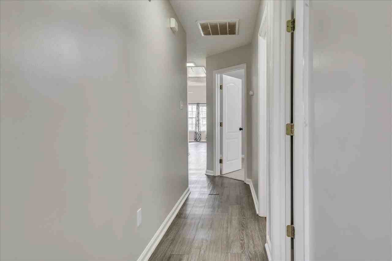 1985 Shoreline Dr - Photo 6 of 39