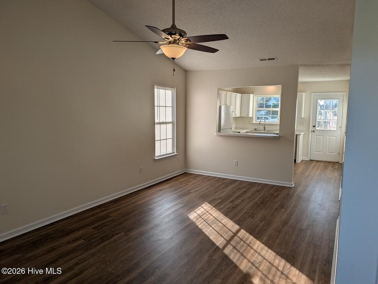 1154 Pueblo Dr - Photo 3 of 12