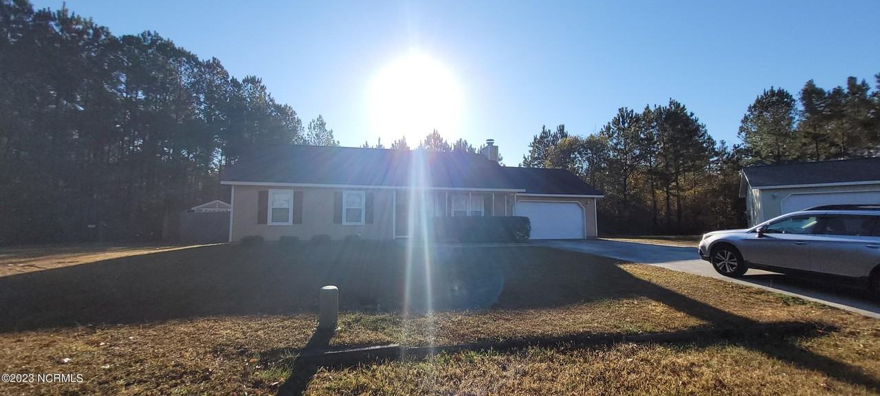 139 Daphne Dr - Photo 2 of 21