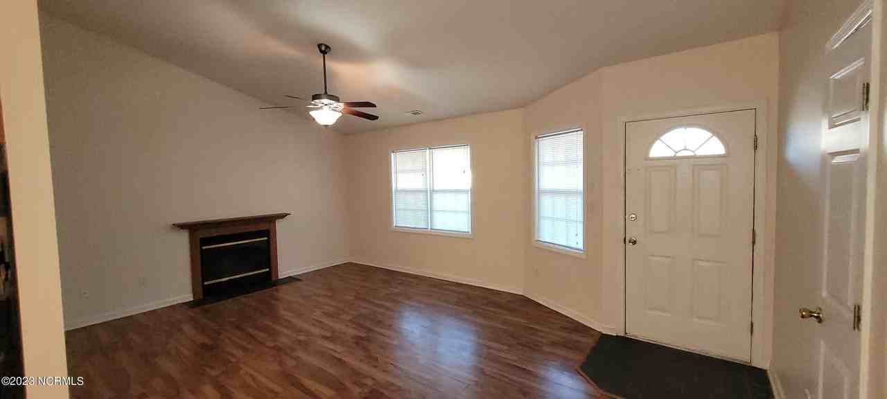 139 Daphne Dr - Photo 4 of 21