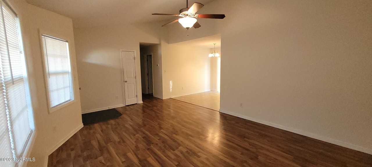 139 Daphne Dr - Photo 5 of 21