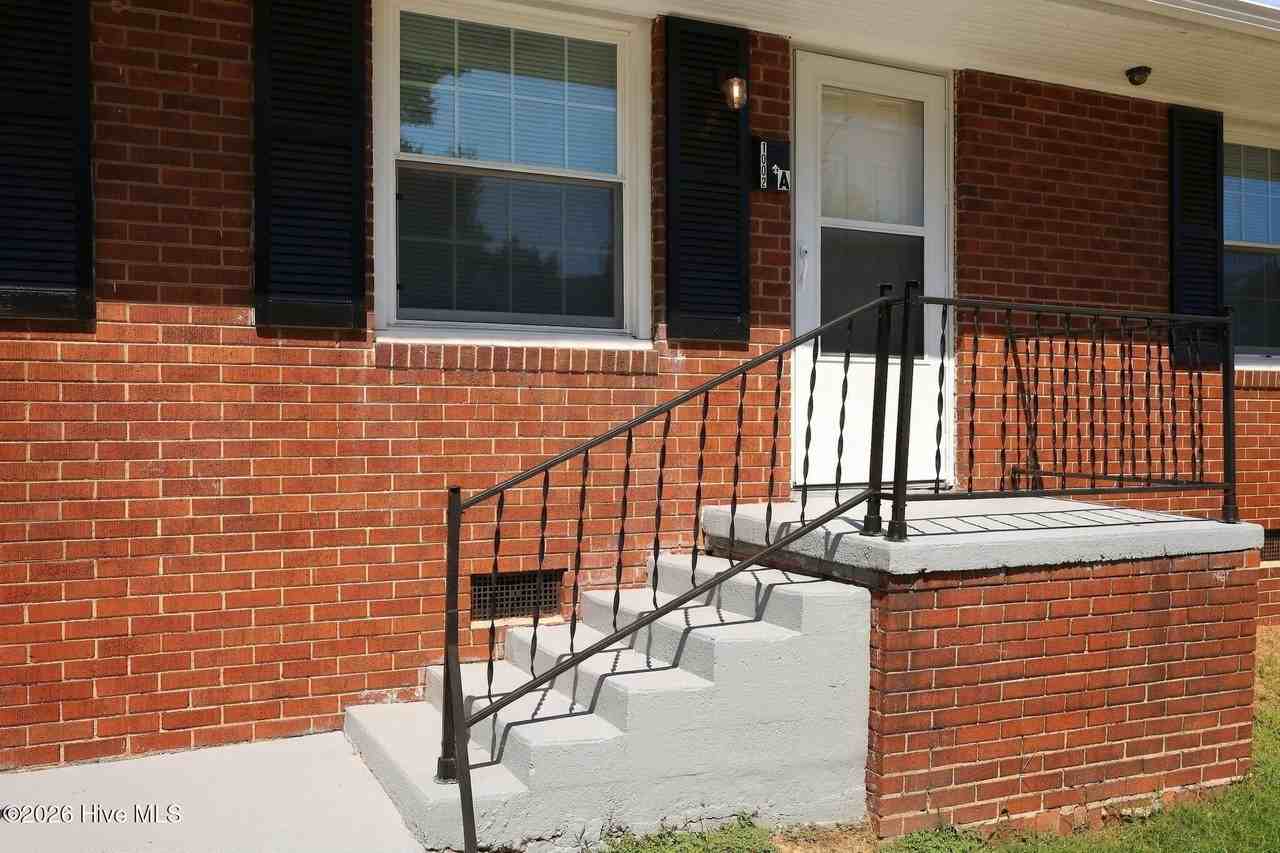 1002 W 6th St #A - Photo 5 of 22
