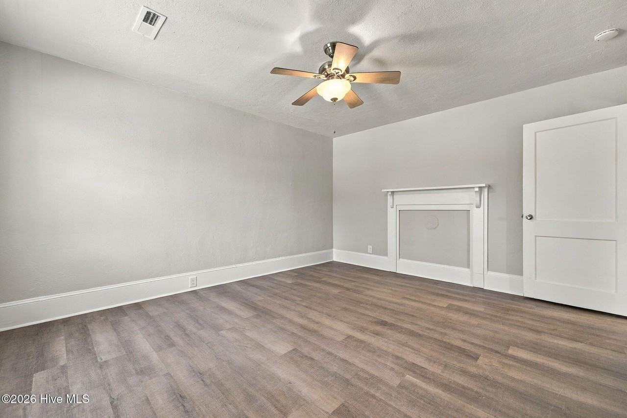 1002 W 6th St #A - Photo 6 of 22