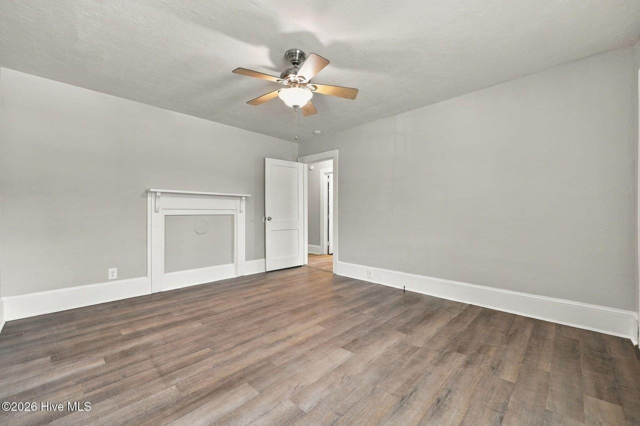 1002 W 6th St #A - Photo 7 of 22