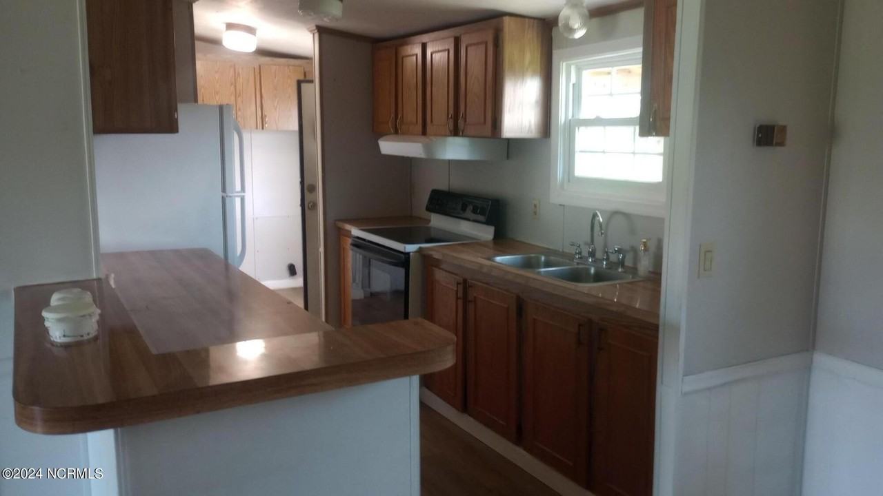 302 Laurie Ellis Rd - Photo 3 of 10